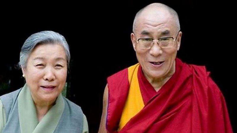le dalaï-lama et sa soeur cadette, Jetsun Pema (photo du Net)