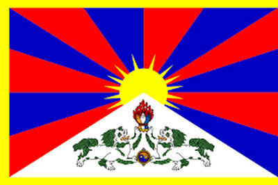 Ce drapeau n'est pas le drapeau tibétain, il a été créé dans les années 60 par la communauté tibétaine en exil pour représenter la lutte pour l'indépendance du Tibet1