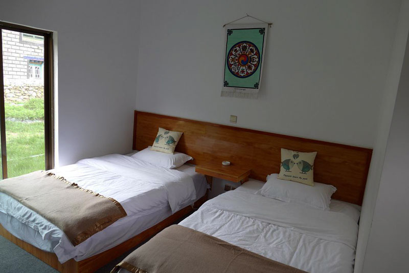 Une des chambres à coucher pour touristes aménagées par la famille de villageois (photo : Elena Ettinger, juin 2019)