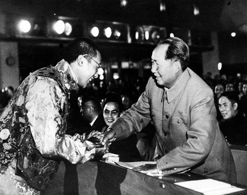 Le jeune dalaï-lama et Mao Zedong à Pékin en 1954