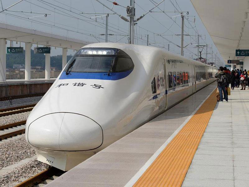 Le TGV qui relie Ürümqi (Xinjiang) et Lanzou (Gansu) depuis 2014 sur 1700 km (railwaygazette.com)