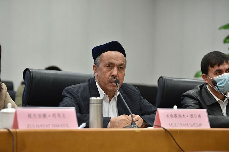 L’imam Muhtram Sherip à la conférence de presse du 11 janvier à Pékin