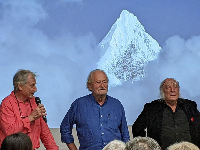 Photo prise par Thérèse De Ruyt le 27/09/2023 après la projection. De gauche à droite : John Lagerwey (directeur de l’Institut Ricci), Michel Noll (réalisateur et producteur de télévision) et Jean-Michel Carré