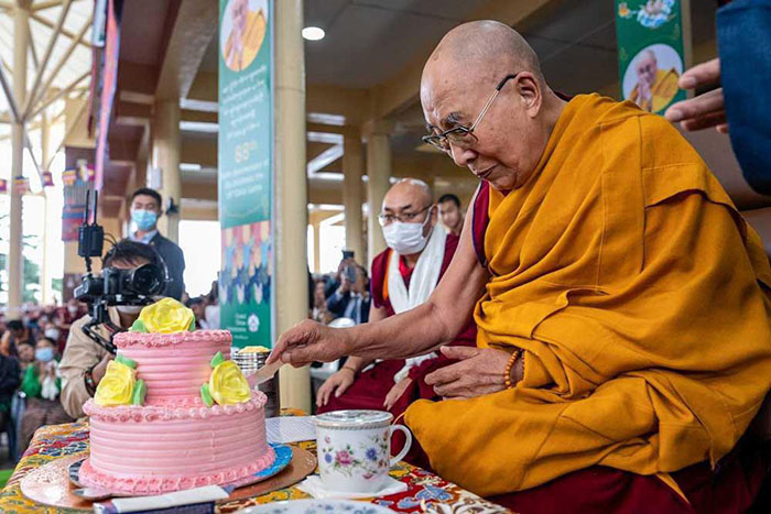 Le dalaï-lama fête ses 88 ans dans sa résidence à Dharamsala le 6 juillet 2023 (https://www.rfa.org/english/news/tibet/dalai-lama-birthday-07062023162617.html)