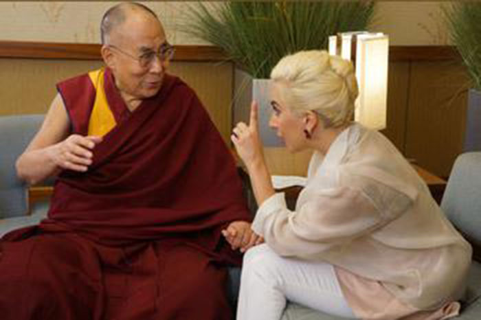 Lady Gaga en 15ème dalaï-lama ?