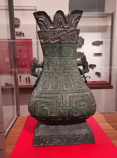 Objet de la Chine antique en bronze, au Musée Guimet (photo : Albert Ettinger)