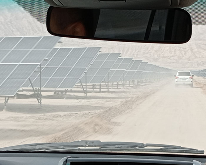 Étendue kilométrique de panneaux photovoltaïques