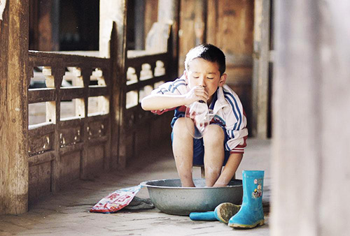 A still from the film “Wangdrak’s Rain Boots.” From Douban A still from the film “Wangdrak’s Rain Boots.” From Douban