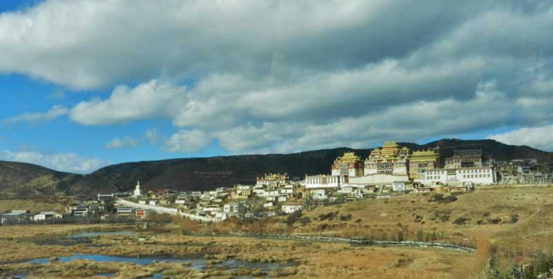 Le site du monastère de Songzanlin (photo Th. De Ruyt, décembre 2012)