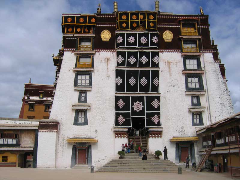 Au Potala, les appartements des dalaï-lama et de leur famille (photo JPDes. 2005)