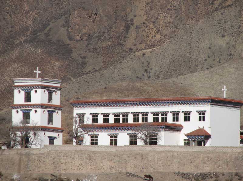 l'église catholique de Yanjing au Tibet 