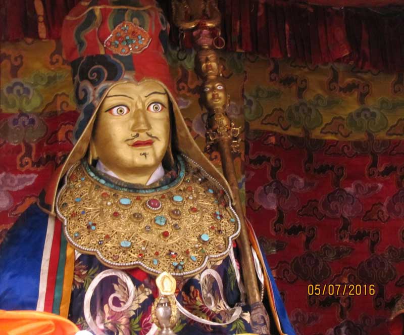 Statue de Padmasambhava/Gourou Rinpoché au monastère de Samye (photo A. Ettinger, 2016)