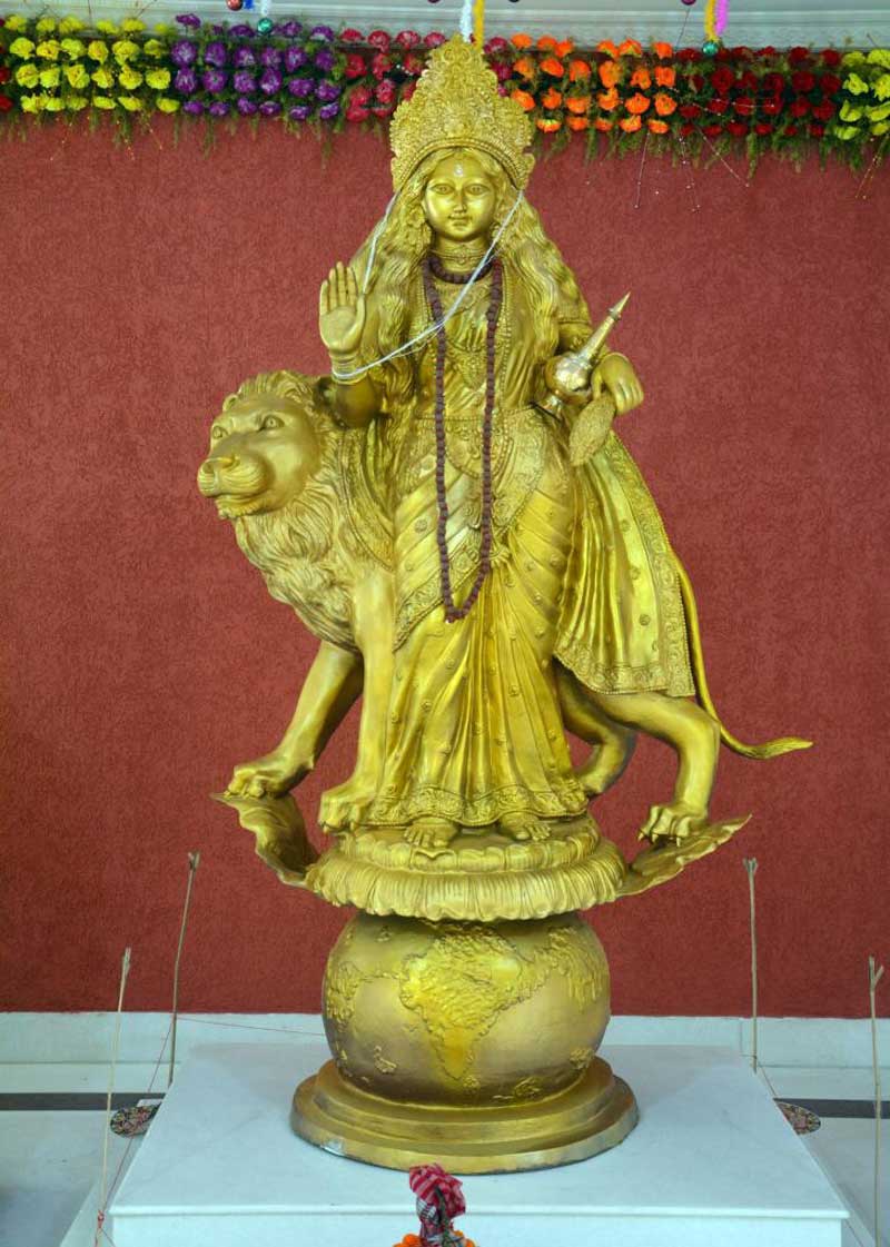 Statue de la Bharat Mata assimilée à la déesse ‘Jagattarini Durga’ dans le temple Jatiya Shaktipeeth, Calcutta (Source : Wikimedia Commons, auteur Abhijit9297)