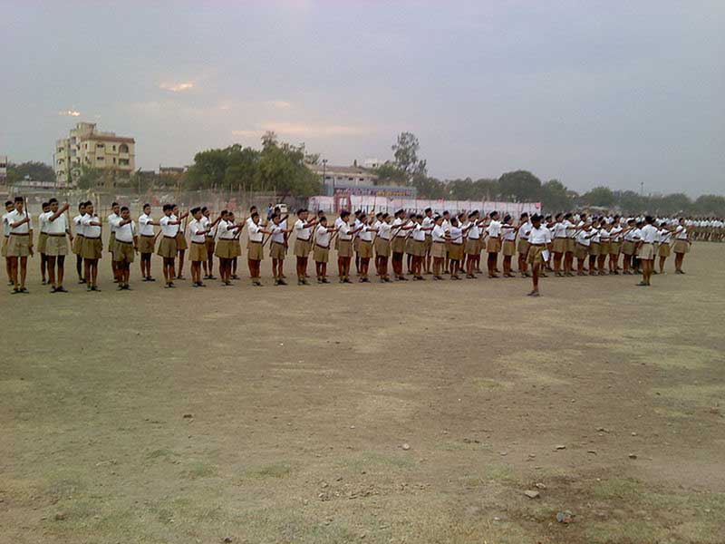 Des adhérents du RSS à l’entrainement à Nagpur, en 2011 (Source : Wikimedia commons/Ganesh Dhamodkar)