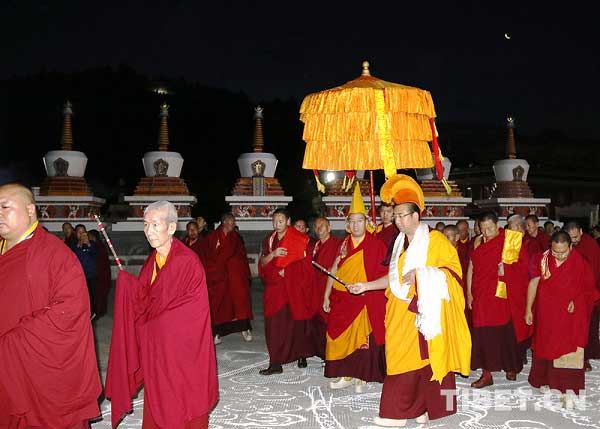 arrivée du 11e panchen-lama au monastère de Kumbum, le 21 juillet 2017 (Source : China Tibet online)