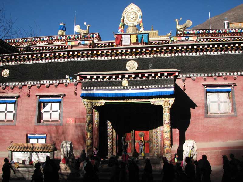 Le monastère de Dergué Parkhang (commons.wikimedia.org)