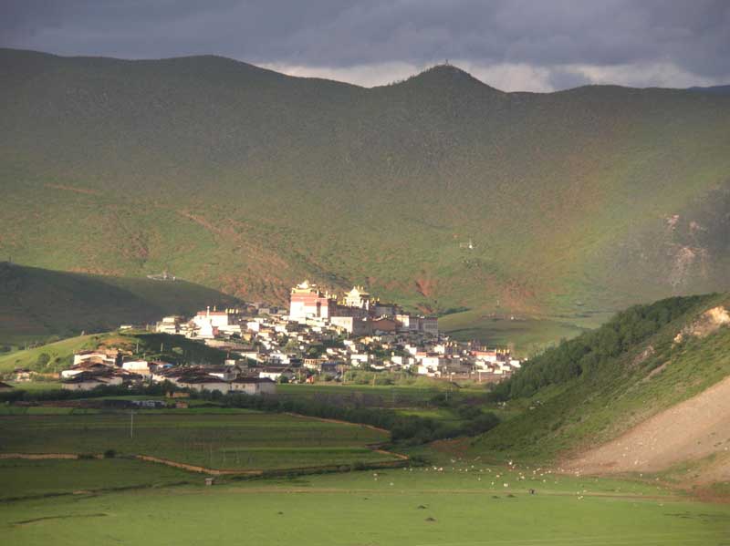 La version chinoise de Shambala (ou Shnagri-la) est la ville de Zhongdian dans le Yunnana (photo JPDes., 2007)