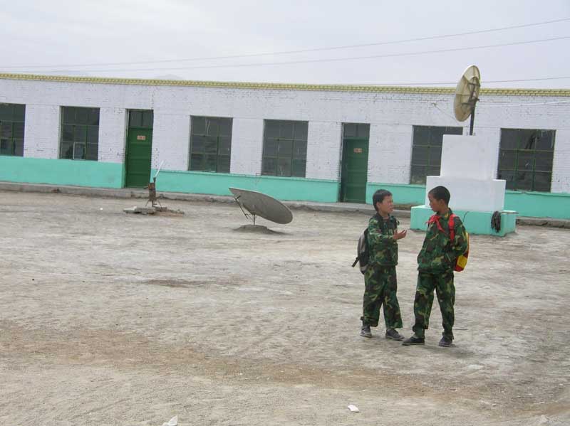 Dans une école privée sur modèle militaire au Qinghai (photo JPDes., 2008)