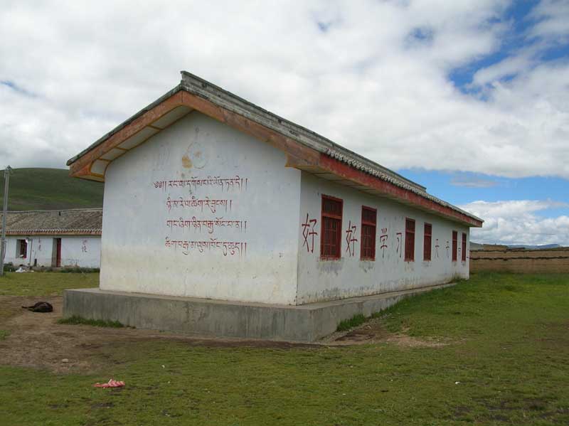 École primaire à Siershu (photo JPDes., 2007)