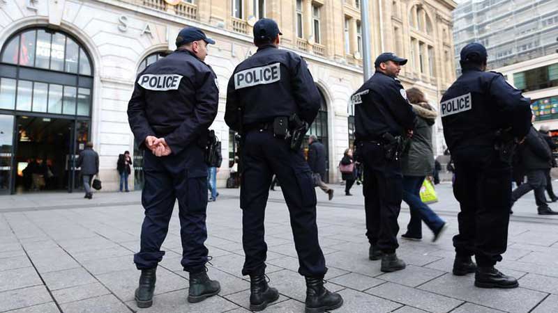 Agents de la police nationale française dans les rues de Strasbourg (photo Wikipédia)