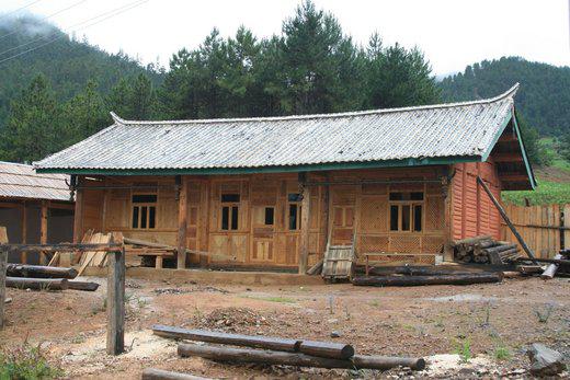 maison des Yi, très différentes des maisons tibétaines(JPDes., 2007)