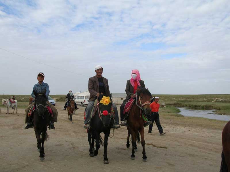 Picknick du dimanche dans un campement mongol aux environs de Golmud au Qinghai (photo JPDes., 2008)