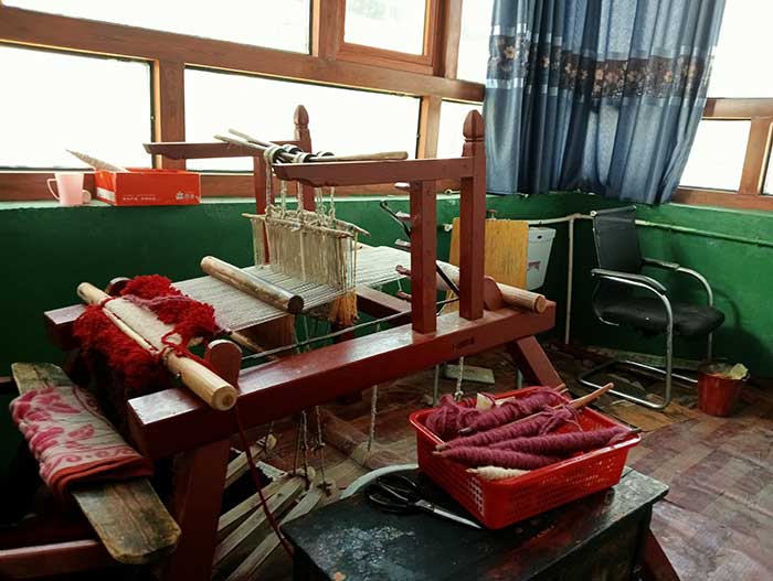 Le métier à tisser, source de revenus pour la famille Le métier à tisser, source de revenus pour la famille