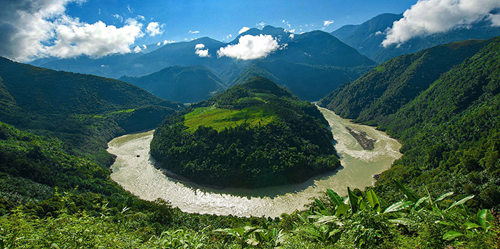 La « grande boucle » du fleuve Yarlung