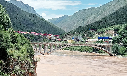 Au-delà de la Drichu (Jinsha, le cours supérieur du Yangzi), c'est le Tibet (2026) Au-delà de la Drichu (Jinsha, le cours supérieur du Yangzi), c'est le Tibet (2026)