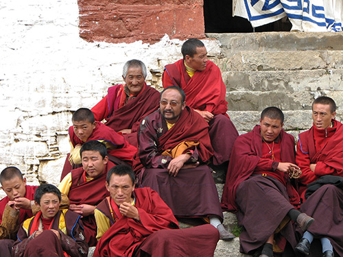 Dans la région de Daocheng près de Litang ,au monastère Dabpa Yangteng Gon (2007) Dans la région de Daocheng près de Litang ,au monastère Dabpa Yangteng Gon (2007)