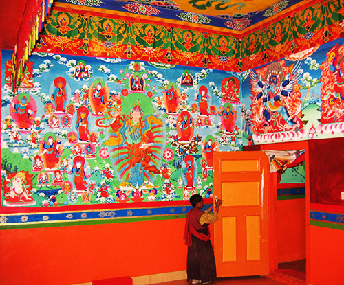 Un enfant-moine dans un monastère du Qinghai (2005) Un enfant-moine dans un monastère du Qinghai (2005)